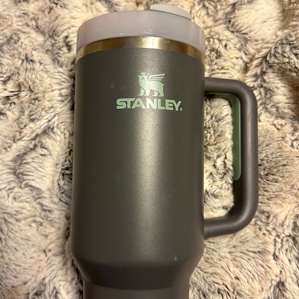 Stanley (40oz.), used a few times.